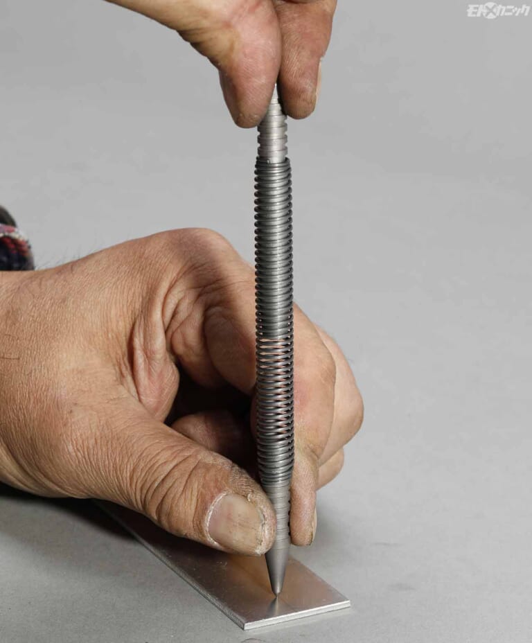 スプリングツール ハンマーレスセンターポンチ|工具専門ショップの個性光るオリジナルツール×6選〈かっこよくて/とんがった/間違いのない工具〉