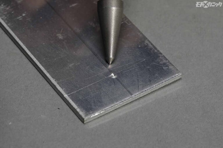 スプリングツール ハンマーレスセンターポンチ|工具専門ショップの個性光るオリジナルツール×6選〈かっこよくて/とんがった/間違いのない工具〉