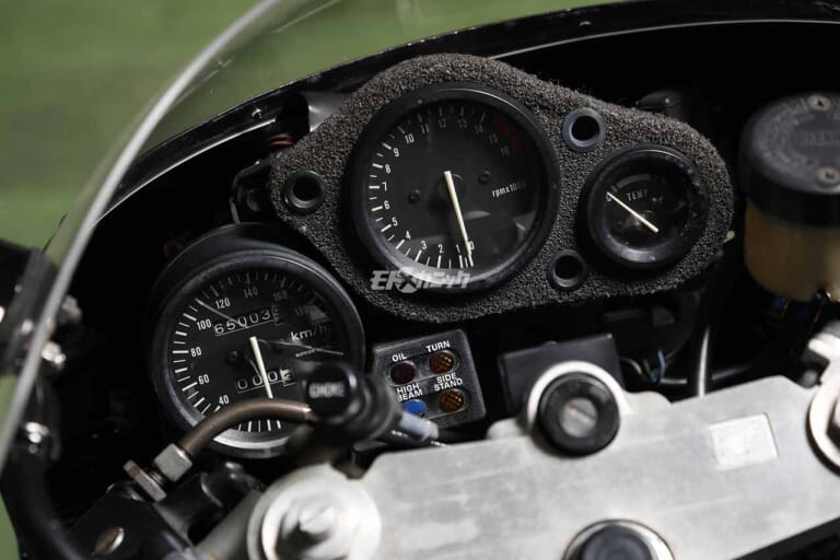 ホンダCBR400RR|メーターまわり|日本独自のカテゴリー=400cc車に込められたこだわり【’80〜’90年代の夢よ再び】
