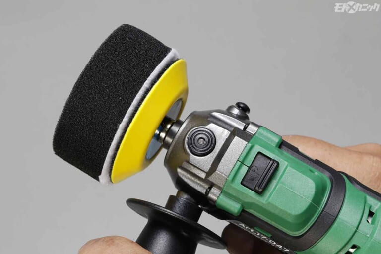 ストレート コードレスポリッシャーサンダー|スポンジを付けた状態|バイクを効率よく磨きたいユーザー向け。機動力が圧倒的なコードレスポリッシャー〈ストレート〉