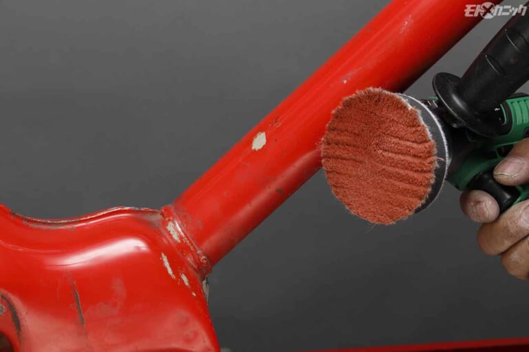 CT110フレーム研磨|ストレート コードレスポリッシャーサンダー|パフ作業|バイクを効率よく磨きたいユーザー向け。機動力が圧倒的なコードレスポリッシャー〈ストレート〉