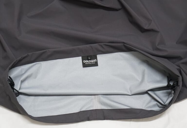 ゴールドウインモーターサイクル GSM22104 Gベクタープロフェッショナルレインスーツ|ウエスト部|軽量&コンパクトでレインスーツの域を超えたマルチアウター〈ゴールドウインモーターサイクル〉