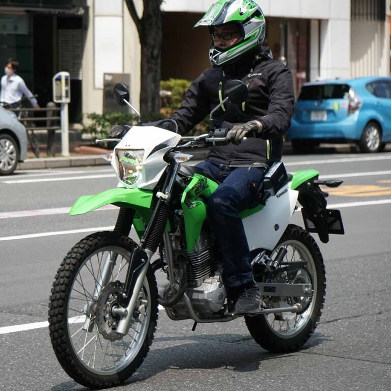 タイチ リキッドウインド|走行実験|市街地|タイチ×マンダム共同開発「リキッドウインド」は体感温度を5.2度下げる夏ツーリング必須アイテム