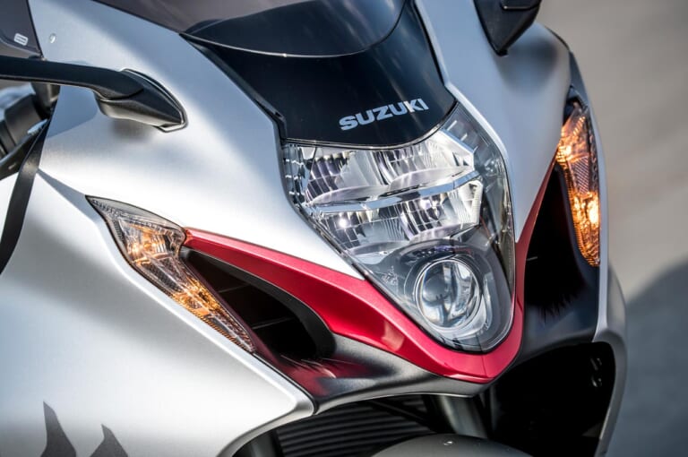スズキ新旧ハヤブサ徹底比較|LEDヘッドライト|('21)新型|スズキ新旧ハヤブサ徹底写真比較解説【2代目から新型3代目へ、圧倒的な無敵感を継承】