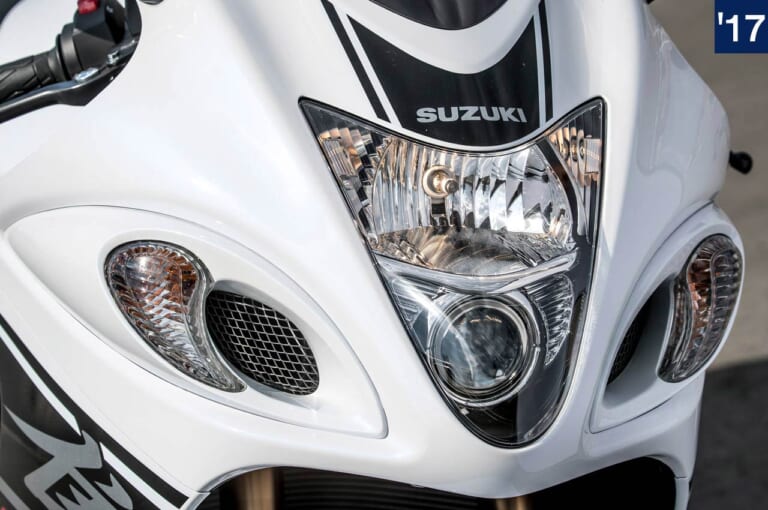 スズキ新旧ハヤブサ徹底比較|LEDヘッドライト|('17)2代目|スズキ新旧ハヤブサ徹底写真比較解説【2代目から新型3代目へ、圧倒的な無敵感を継承】