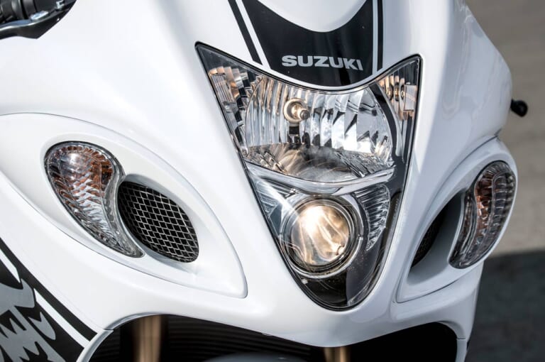 スズキ新旧ハヤブサ徹底比較|LEDヘッドライト|('17)2代目|スズキ新旧ハヤブサ徹底写真比較解説【2代目から新型3代目へ、圧倒的な無敵感を継承】