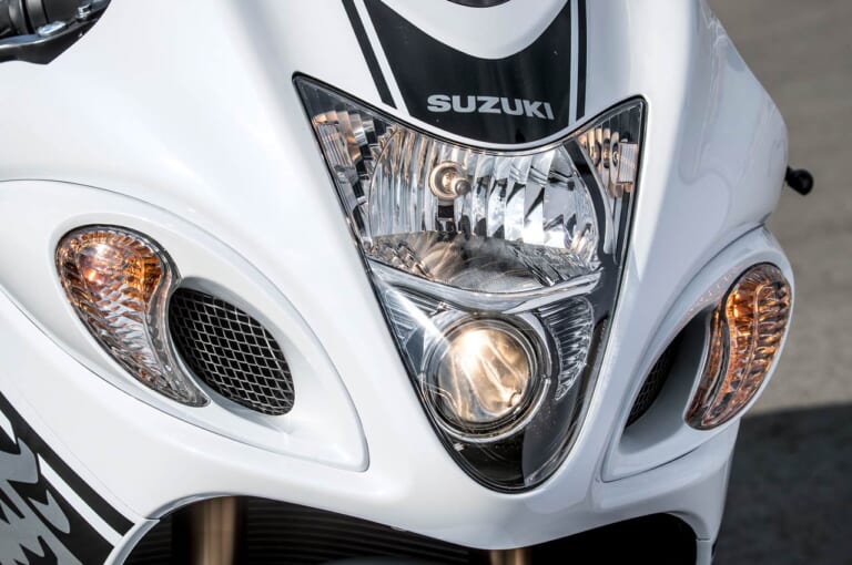 スズキ新旧ハヤブサ徹底比較|LEDヘッドライト|('17)2代目|スズキ新旧ハヤブサ徹底写真比較解説【2代目から新型3代目へ、圧倒的な無敵感を継承】