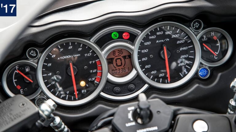 スズキ新旧ハヤブサ徹底比較|メーター|('17)2代目|スズキ新旧ハヤブサ徹底写真比較解説【2代目から新型3代目へ、圧倒的な無敵感を継承】