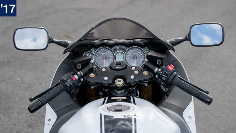 スズキ新旧ハヤブサ徹底比較|ハンドルまわり|('17)2代目|スズキ新旧ハヤブサ徹底写真比較解説【2代目から新型3代目へ、圧倒的な無敵感を継承】