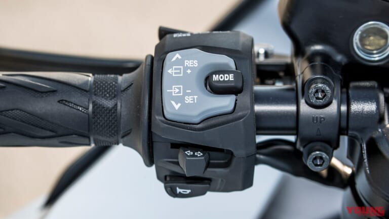 スズキ新旧ハヤブサ徹底比較|ハンドルスイッチ|('21)新型|スズキ新旧ハヤブサ徹底写真比較解説【2代目から新型3代目へ、圧倒的な無敵感を継承】