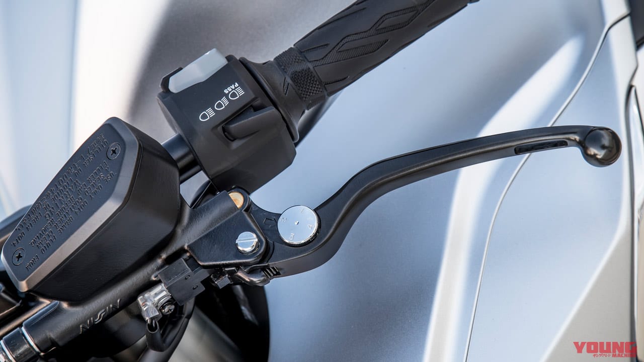 スズキ新旧ハヤブサ徹底比較|ハンドルレバー|('21)新型|スズキ新旧ハヤブサ徹底写真比較解説【2代目から新型3代目へ、圧倒的な無敵感を継承】