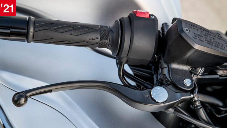 スズキ新旧ハヤブサ徹底比較|ハンドルレバー|('21)新型|スズキ新旧ハヤブサ徹底写真比較解説【2代目から新型3代目へ、圧倒的な無敵感を継承】