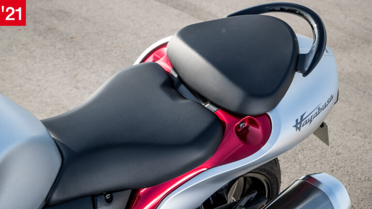 スズキ新旧ハヤブサ徹底比較|タンデムシート|('21)新型|スズキ新旧ハヤブサ徹底写真比較解説【2代目から新型3代目へ、圧倒的な無敵感を継承】