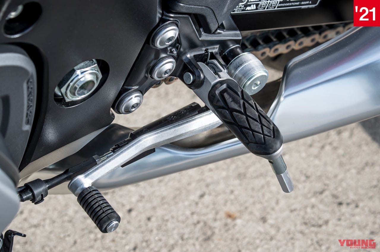 スズキ新旧ハヤブサ徹底比較|ステップ|('21)新型|スズキ新旧ハヤブサ徹底写真比較解説【2代目から新型3代目へ、圧倒的な無敵感を継承】