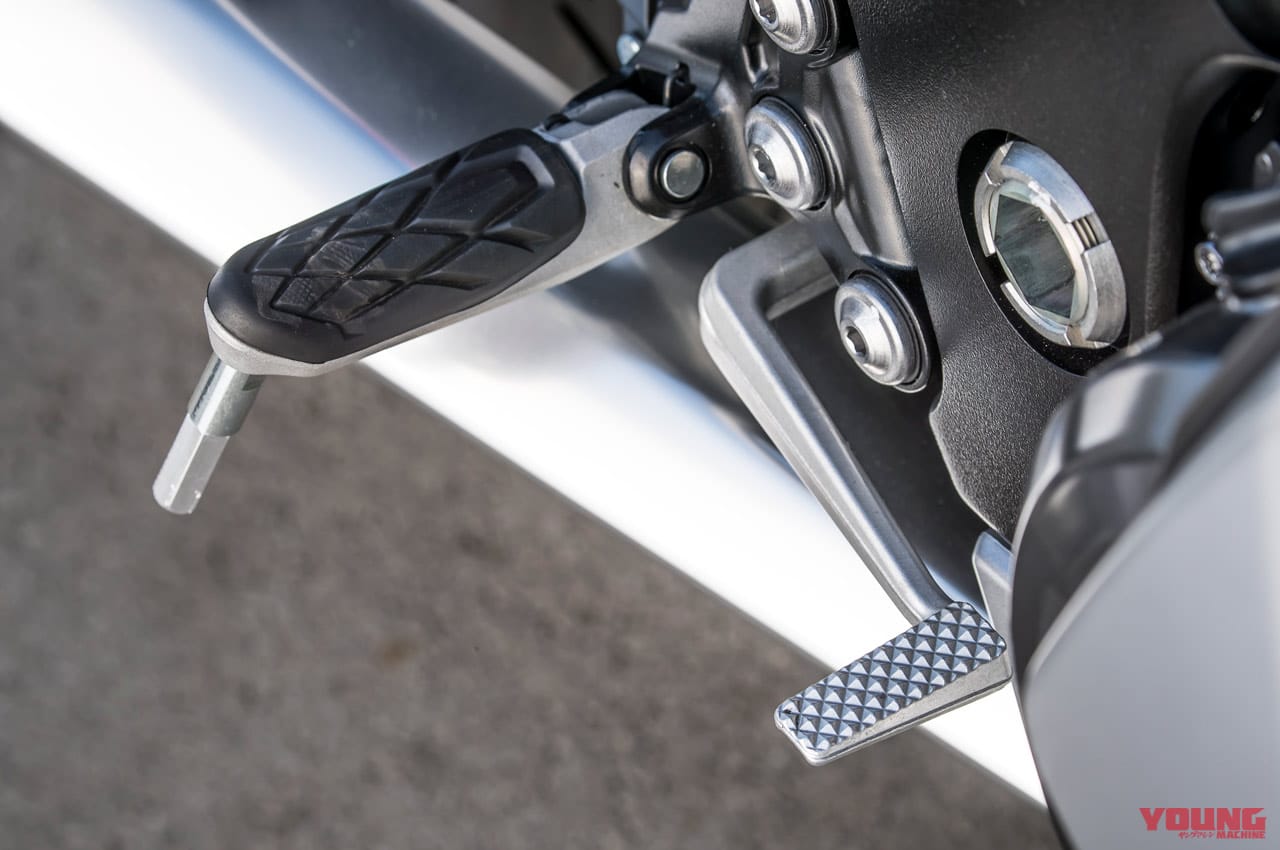 スズキ新旧ハヤブサ徹底比較|ステップ|('21)新型|スズキ新旧ハヤブサ徹底写真比較解説【2代目から新型3代目へ、圧倒的な無敵感を継承】