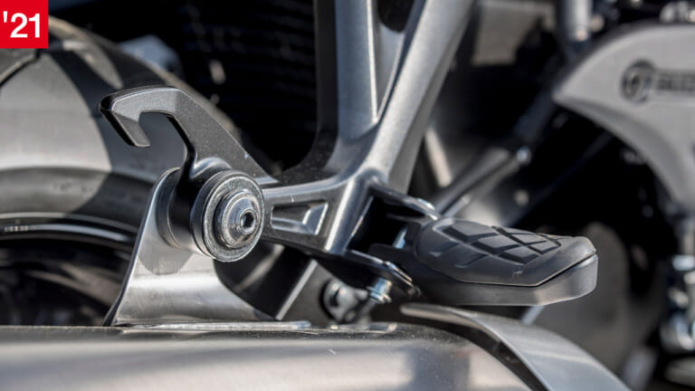 スズキ新旧ハヤブサ徹底比較|タンデムステップ|('21)新型|スズキ新旧ハヤブサ徹底写真比較解説【2代目から新型3代目へ、圧倒的な無敵感を継承】