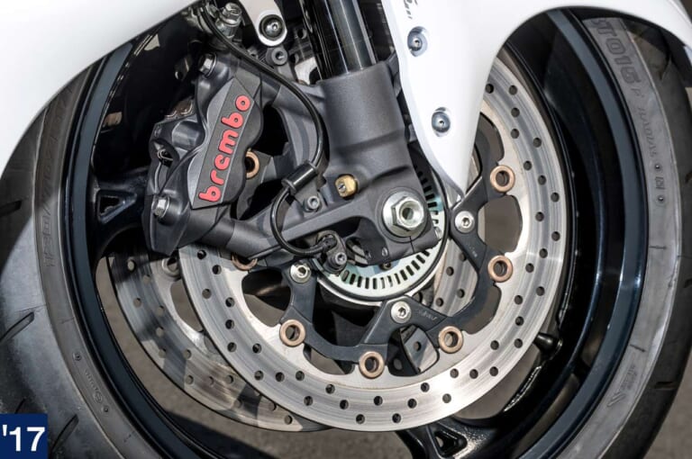 スズキ新旧ハヤブサ徹底比較|フロントまわり|('17)2代目|スズキ新旧ハヤブサ徹底写真比較解説【2代目から新型3代目へ、圧倒的な無敵感を継承】