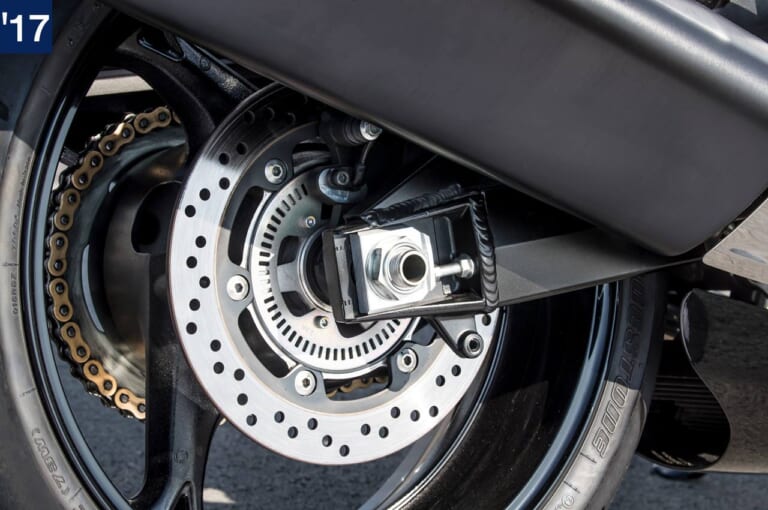 スズキ新旧ハヤブサ徹底比較|リヤまわり|('17)2代目|スズキ新旧ハヤブサ徹底写真比較解説【2代目から新型3代目へ、圧倒的な無敵感を継承】