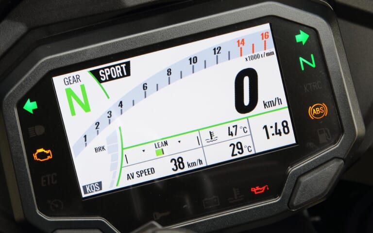 カワサキ ニンジャZX-10R|TFTメーター|カワサキ ニンジャZX-10Rディテール写真解説【勝てるバイクだから公道も乗りやすい】