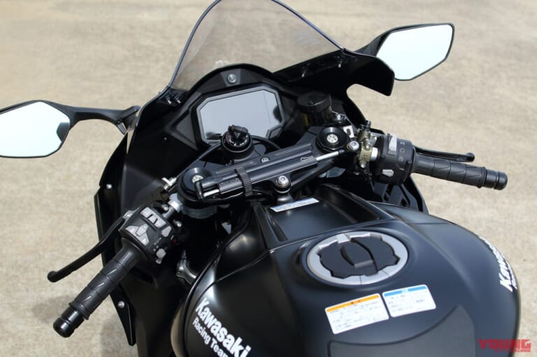 カワサキ ニンジャZX-10R|ハンドルまわり|カワサキ ニンジャZX-10Rディテール写真解説【勝てるバイクだから公道も乗りやすい】