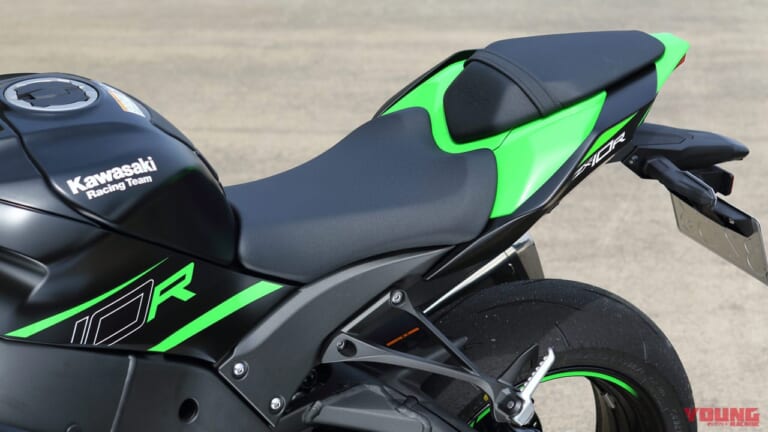 カワサキ ニンジャZX-10R|シート|カワサキ ニンジャZX-10Rディテール写真解説【勝てるバイクだから公道も乗りやすい】