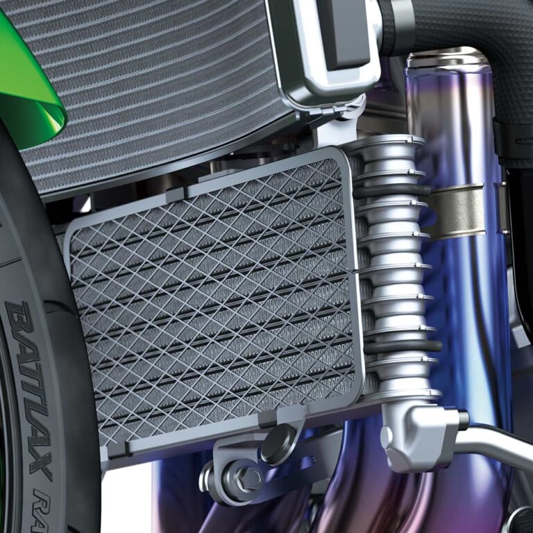 カワサキ ニンジャZX-10R|空冷式オイルクーラー|カワサキ ニンジャZX-10Rディテール写真解説【勝てるバイクだから公道も乗りやすい】