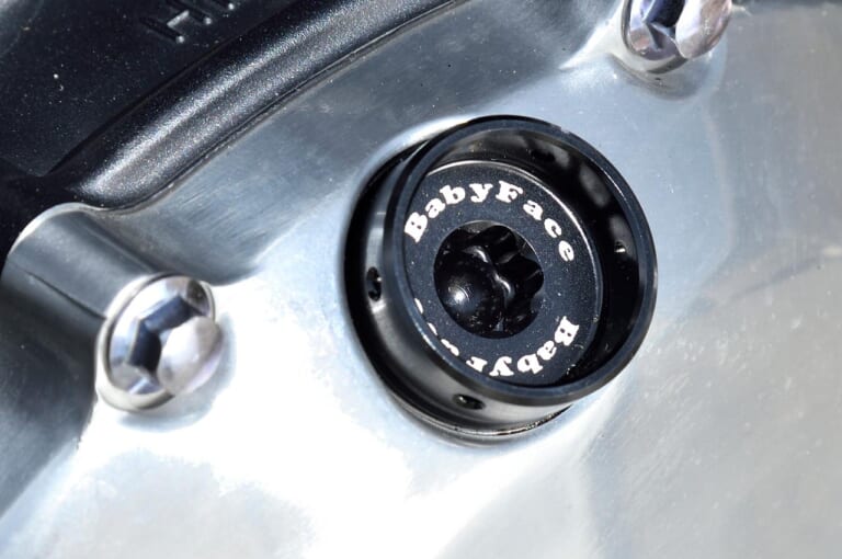 ホンダCB1100RS/EX|ベビーフェイス オイルフィラーキャップ|CB1100RS/EXのクラシカルスタイルに似合うパフォーマンスパーツ〈ベビーフェイス〉