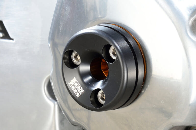 ホンダCB1100RS/EX|ベビーフェイス タイミングホールプラグ|CB1100RS/EXのクラシカルスタイルに似合うパフォーマンスパーツ〈ベビーフェイス〉