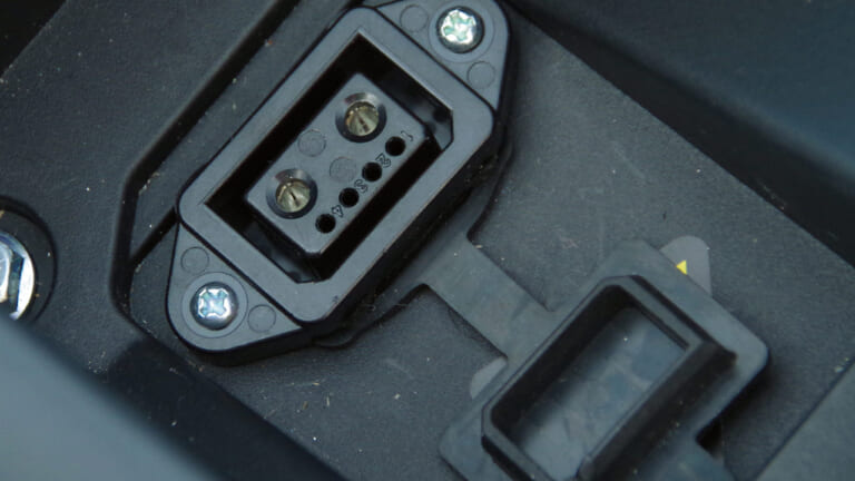 電動バイク|トロモックス ミノ|バッテリー充電|人間工学に基づいた電動バイク「MINO」試乗インプレッション【こんな”電動ミニモト”待ってました!】