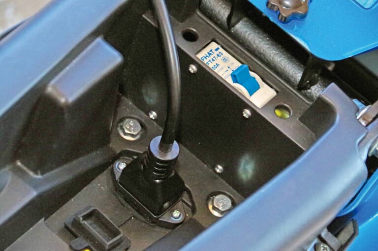 電動バイク|トロモックス ミノ|バッテリー充電|人間工学に基づいた電動バイク「MINO」試乗インプレッション【こんな”電動ミニモト”待ってました!】