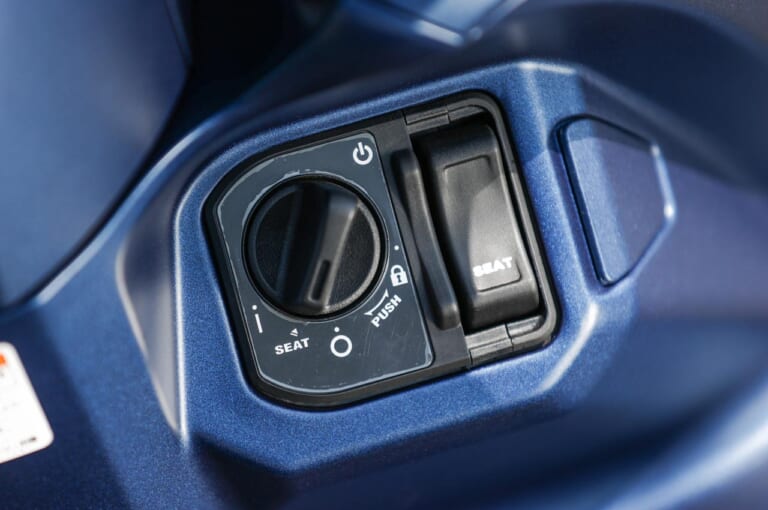 ホンダ ディオ110|スマートキーシステム|ホンダ ディオ110ディテール写真解説【大径14インチホイール&洗練されたデザイン】