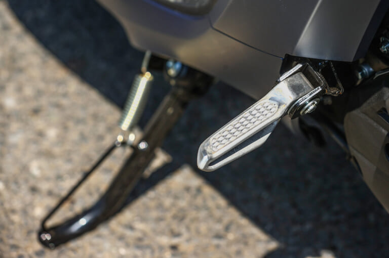 ホンダ ディオ110|タンデムステップ|ホンダ ディオ110ディテール写真解説【大径14インチホイール&洗練されたデザイン】