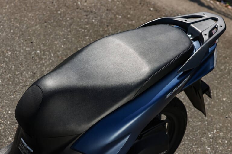 ホンダ ディオ110|シート|ホンダ ディオ110ディテール写真解説【大径14インチホイール&洗練されたデザイン】