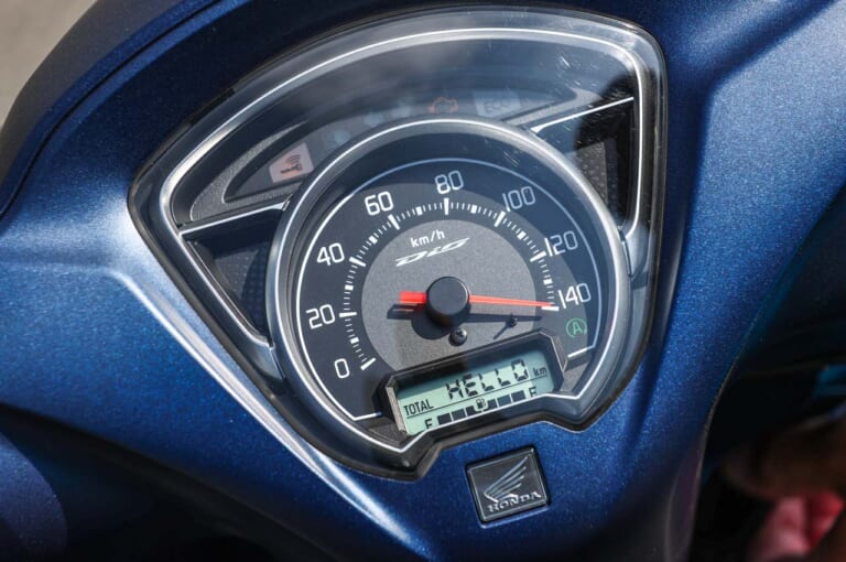 ホンダ ディオ110|メーター|ホンダ ディオ110ディテール写真解説【大径14インチホイール&洗練されたデザイン】