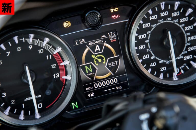 スズキ新型ハヤブサ|メーター|新旧ハヤブサ比較インプレ〈高速編〉【一瞬の”溜め”からの強烈加速。湧き上がるトルク感の演出が極上!】