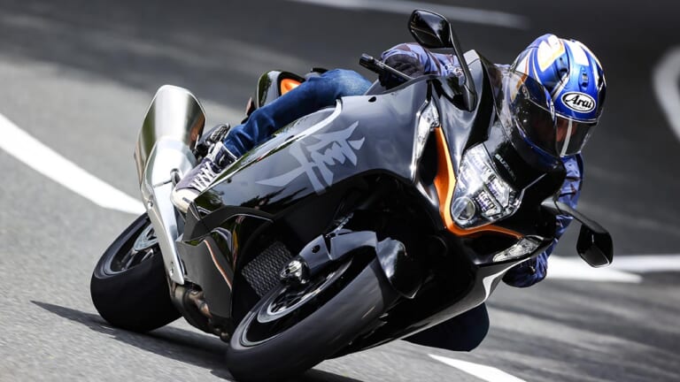 新型スズキ ハヤブサ|新旧ハヤブサ比較インプレッション〈峠編〉【接地感抜群の新型は寝るのも切り返しも速い!】