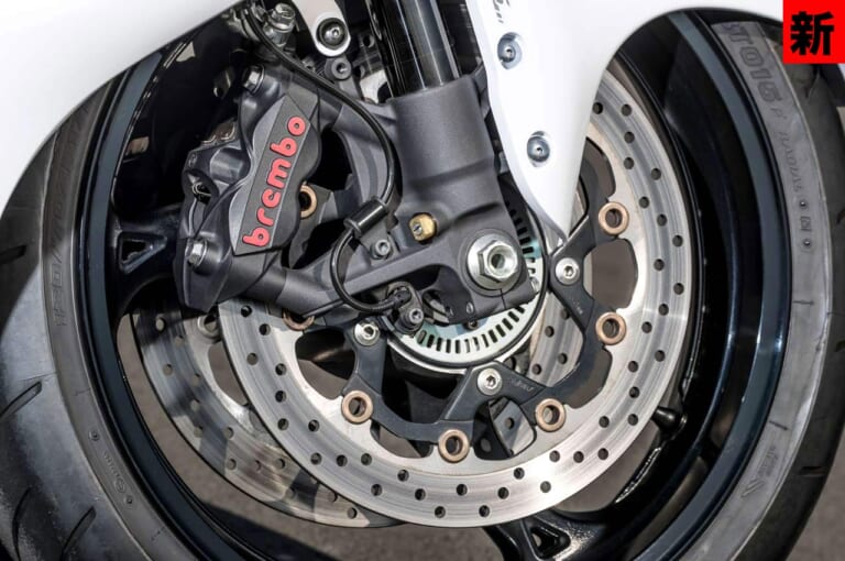 新型スズキ ハヤブサ|フロントまわり|新旧ハヤブサ比較インプレッション〈峠編〉【接地感抜群の新型は寝るのも切り返しも速い!】