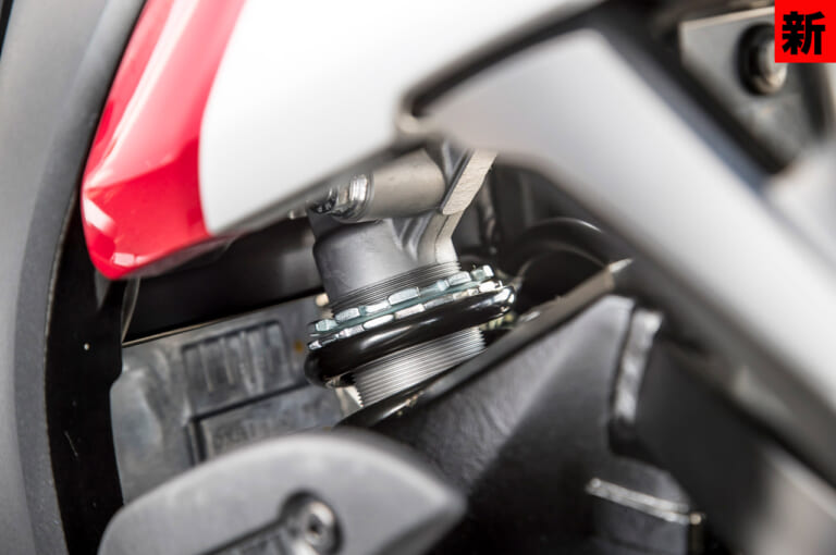 新型スズキ ハヤブサ|リヤサスペンション|新旧ハヤブサ比較インプレッション〈峠編〉【接地感抜群の新型は寝るのも切り返しも速い!】