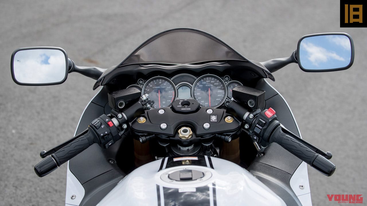 スズキ旧型2代目ハヤブサ|ハンドルまわり|新旧ハヤブサ、燃費はどちらが上? 計器類の進化は? 2人乗りの乗り心地は? 【ココも気になる徹底比較】