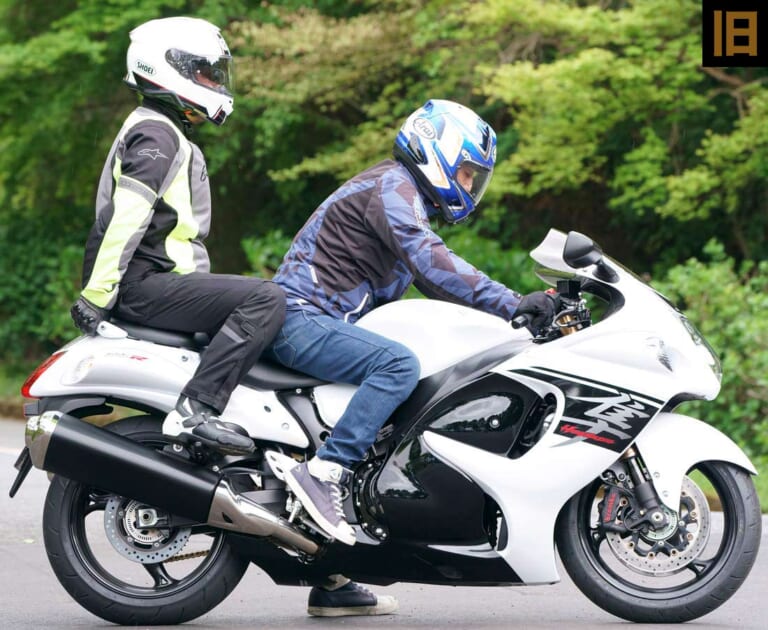 スズキ旧型2代目ハヤブサ|2人乗り|新旧ハヤブサ、燃費はどちらが上? 計器類の進化は? 2人乗りの乗り心地は? 【ココも気になる徹底比較】