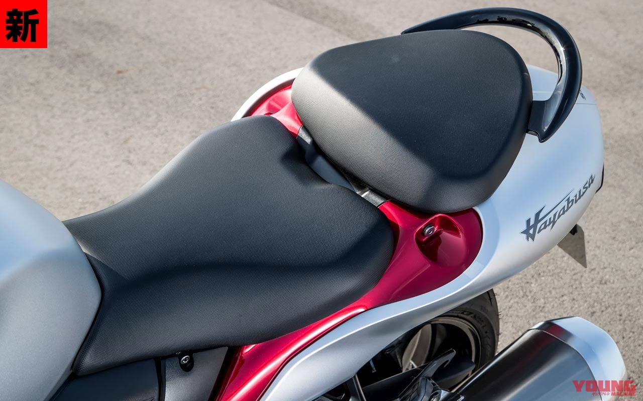 スズキ新型ハヤブサ|タンデムシート|新旧ハヤブサ、燃費はどちらが上? 計器類の進化は? 2人乗りの乗り心地は? 【ココも気になる徹底比較】