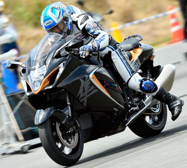 新型ハヤブサ・サーキットゼロヨン勝負|やっぱり知りたい絶対性能!! 新旧ハヤブサ・サーキット対決【-9psでも新型が最速だ!】