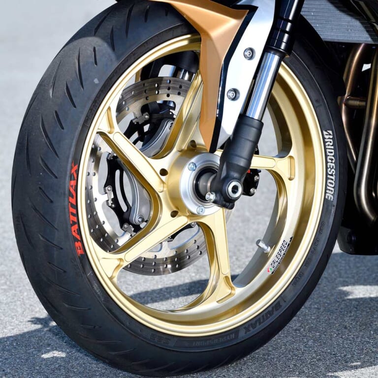 アクティブカスタムZX-25R|フロントタイヤ|アクティブ ニンジャZX-25Rストリートカスタムスタイル見参!!【ワイドタイヤで別格の安心感】