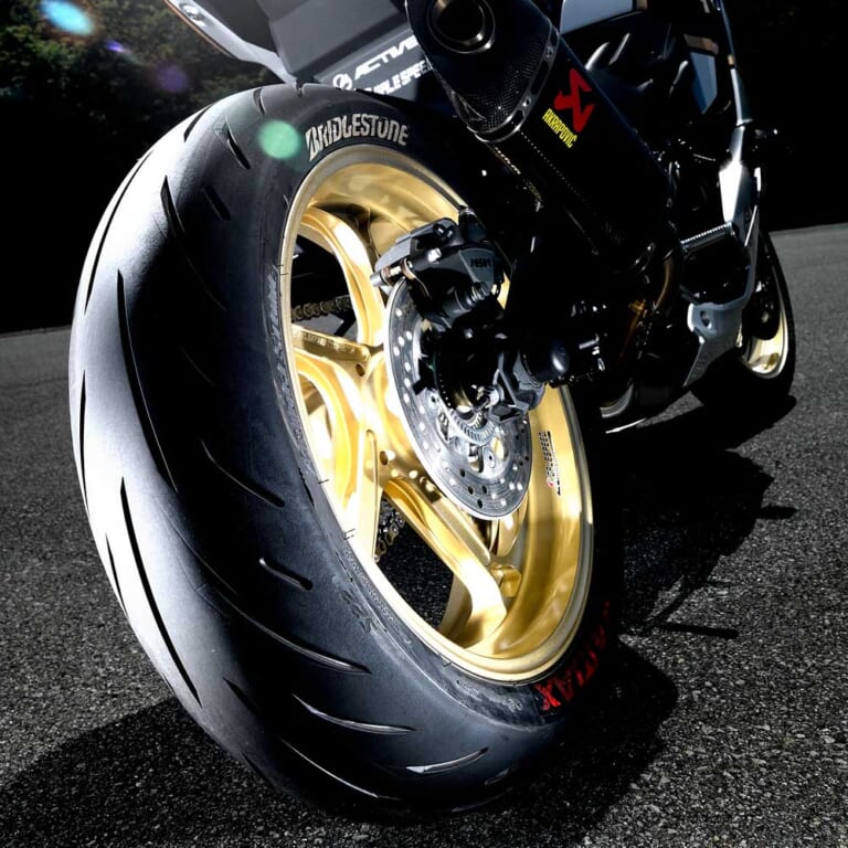 アクティブカスタムZX-25R|リヤタイヤ|アクティブ ニンジャZX-25Rストリートカスタムスタイル見参!!【ワイドタイヤで別格の安心感】