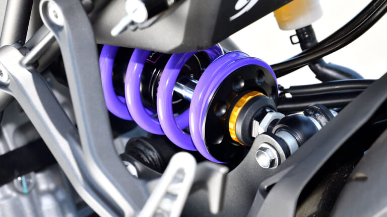 アクティブカスタムZX-25R|リヤサスペンション|アクティブ ニンジャZX-25Rストリートカスタムスタイル見参!!【ワイドタイヤで別格の安心感】