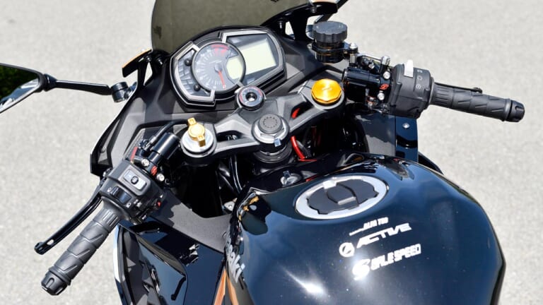 アクティブカスタムZX-25R|セパレートハンドル|アクティブ ニンジャZX-25Rストリートカスタムスタイル見参!!【ワイドタイヤで別格の安心感】