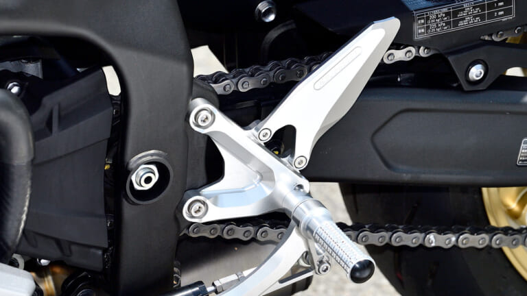 アクティブカスタムZX-25R|バックステップ|アクティブ ニンジャZX-25Rストリートカスタムスタイル見参!!【ワイドタイヤで別格の安心感】