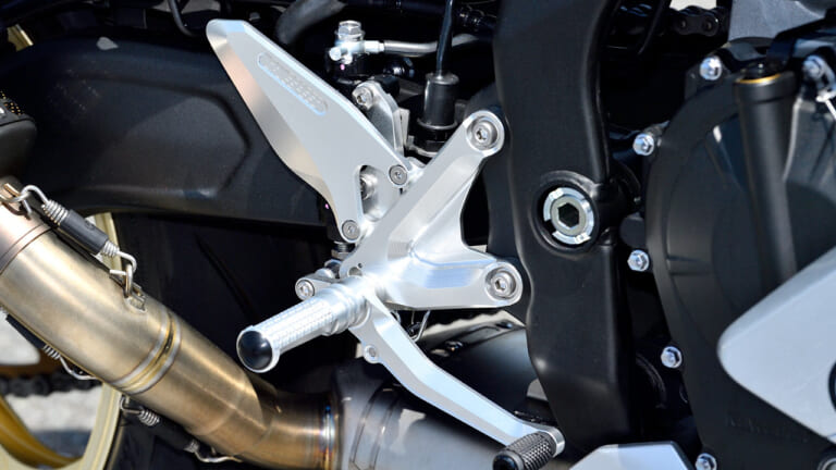 アクティブカスタムZX-25R|バックステップ|アクティブ ニンジャZX-25Rストリートカスタムスタイル見参!!【ワイドタイヤで別格の安心感】