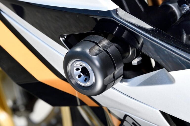 アクティブカスタムZX-25R|フレームスライダー|アクティブ ニンジャZX-25Rストリートカスタムスタイル見参!!【ワイドタイヤで別格の安心感】