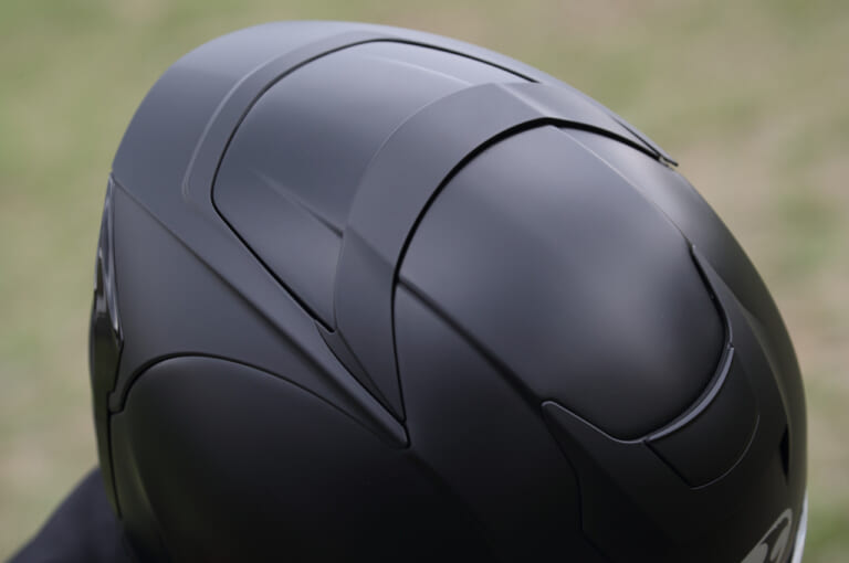 フルフェイスヘルメット|Kabuto F-17|クレストスポイラー|軽い、ブレない、曇らない!! Kabuto新型フルフェイスヘルメット「F-17」試用インプレッション